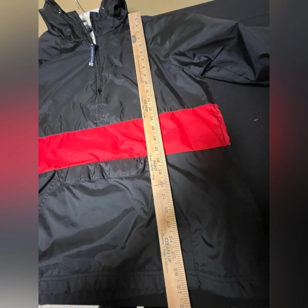CHARLES RIVER APPAREL CLASSIC WINDBREAKER PULLOVER HOODED JACKET, BLACK/RED. SM